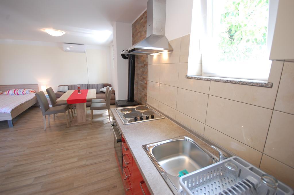 Apartment Bazdaric By El-Pi Tours Sveti Vid-Miholjice Ngoại thất bức ảnh