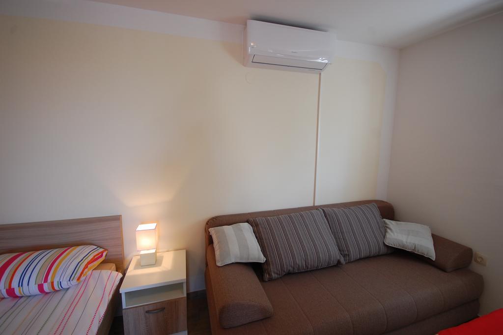 Apartment Bazdaric By El-Pi Tours Sveti Vid-Miholjice Ngoại thất bức ảnh
